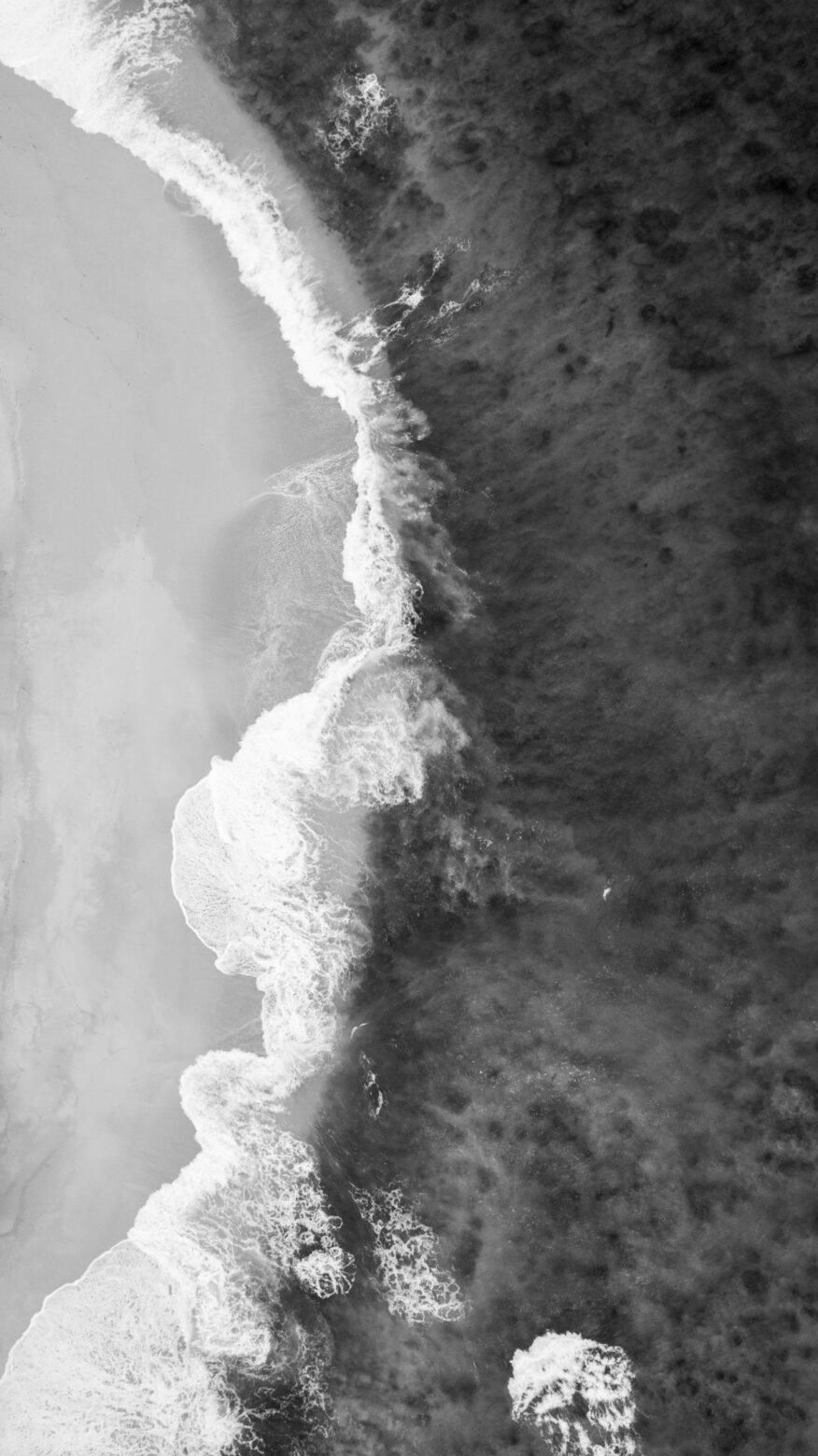Ocean waves in black and white