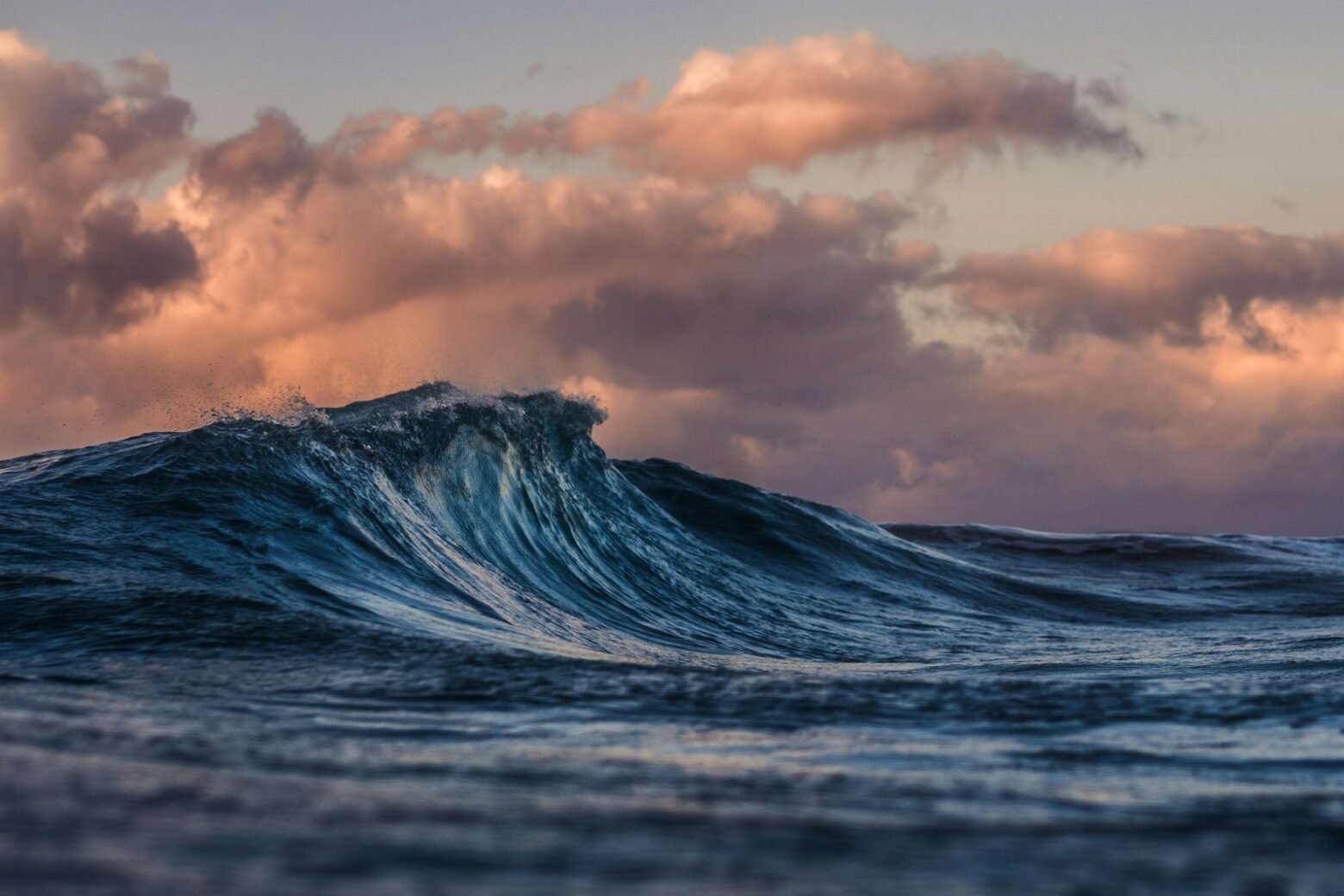 Rolling ocean waves representing Big Wave Digital