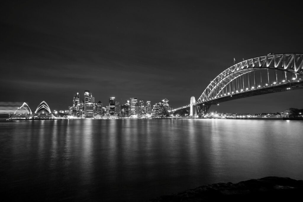 Black and white view of the Sydney Harbour Bridge, symbolising the Australian digital marketing recruitment market